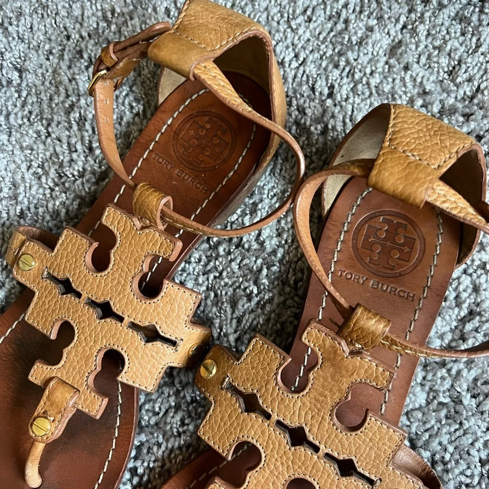 Tory Burch Tan Leather Miller Logo Thong Sandals